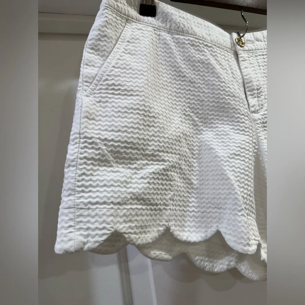 Lilly Pulitzer White  Buttercup Scalloped High Waist Shorts Size 8 - Picture 3 of 14